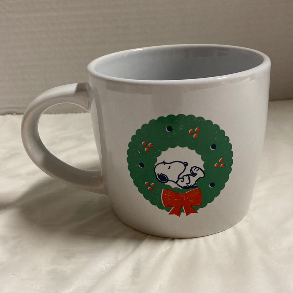 Peanuts Modern Gourmet Foods Stoneware Mug Cup Snoopy Sleeping in a Wreath 12oz